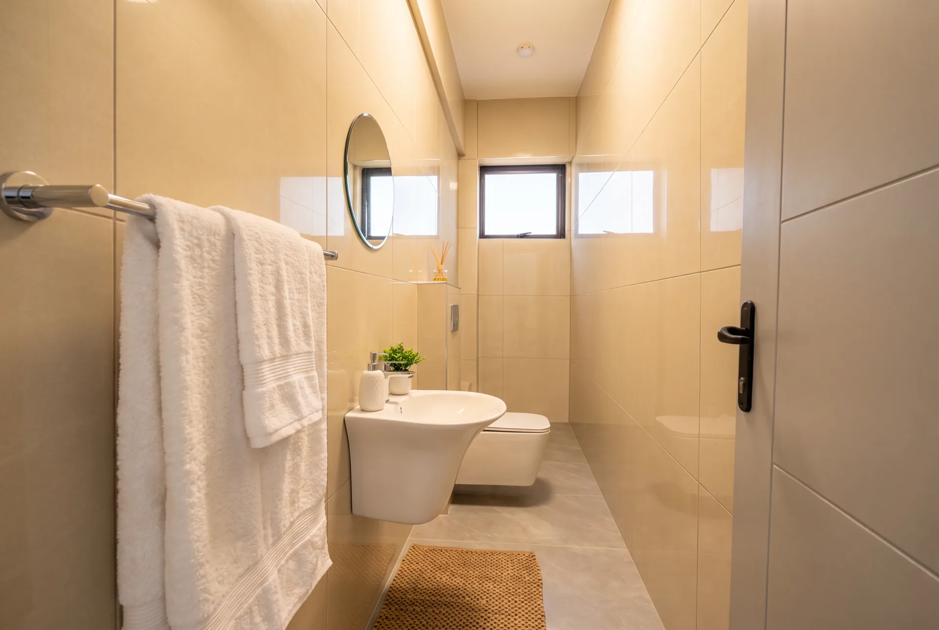 The bathroom with towels and accessories