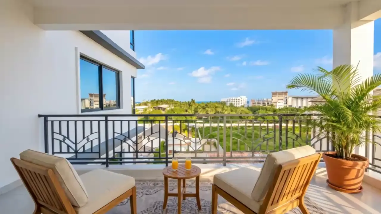The furnished balcony overlooking the palms and the Indian Ocean